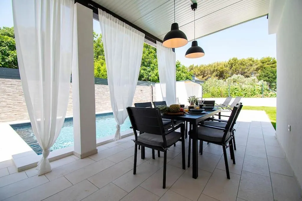 Villa Insieme 2 In Pula,Istrien 0*, Pola